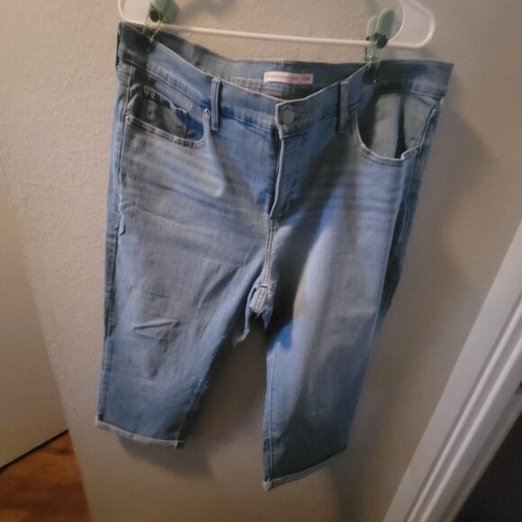 NWT Levi's Women's Blue Jeans - Picture 1 of 5